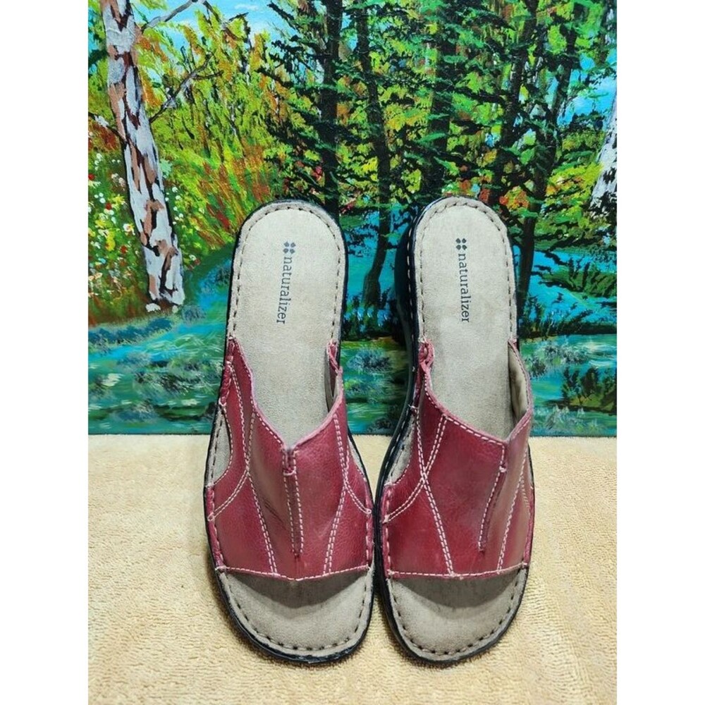 Naturalizer slip on sandals SZ 7.5